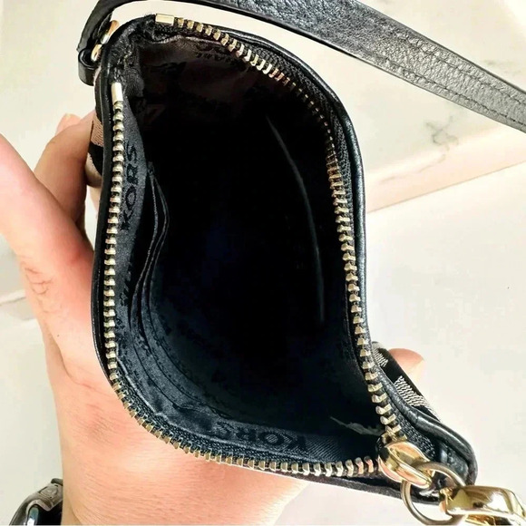 Micheal Kors Signature Logo Jacquard Wristlet - Picture 4 of 4